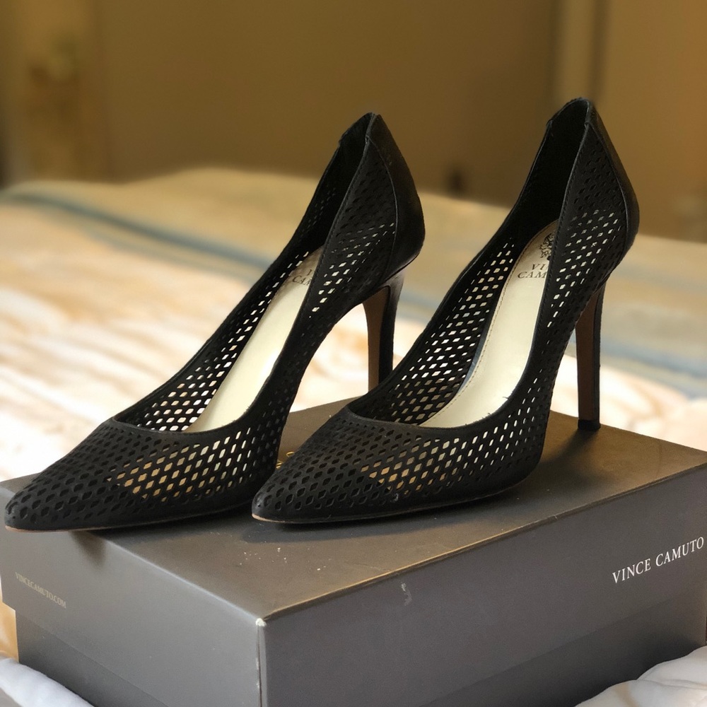 Sexy Vince Camuto leather mesh pumps 👠